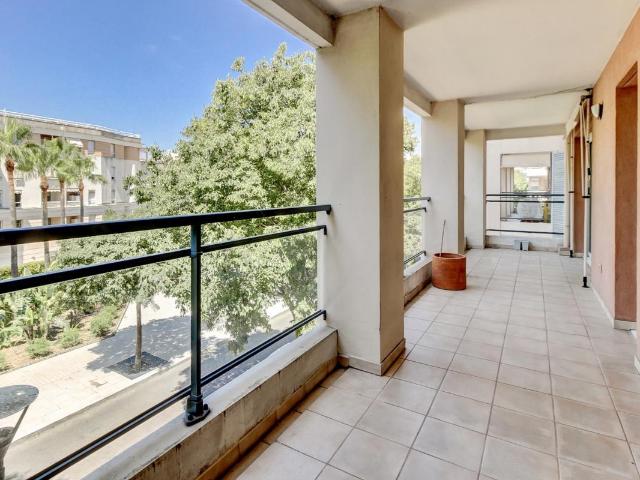 Cagnes sur mer centre: 2 pièces, Terrasse, Parking, Piscine