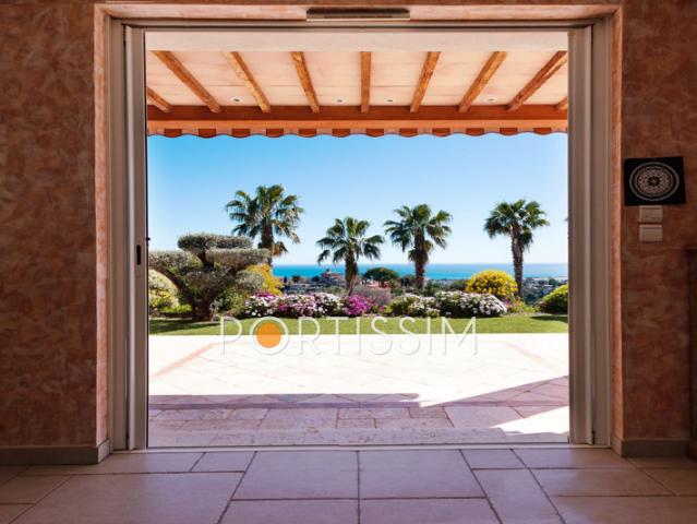 Cagnes Sur Mer / Colline proche centre / villa vue mer