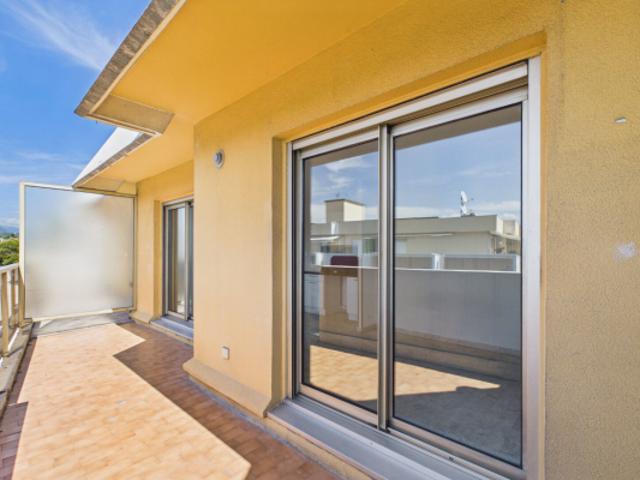 Cagnes Sur Mer Cros de Cagnes Studio en dernier étage avec terrasse