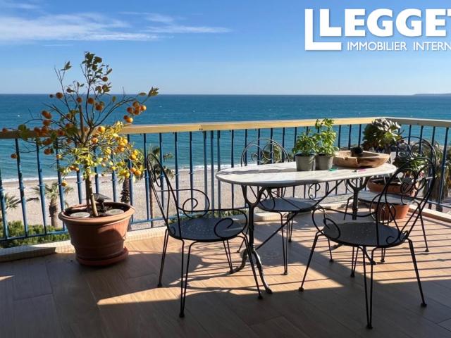 Cagnes sur Mer Front de mer, appartement 3 pièces, terrasse