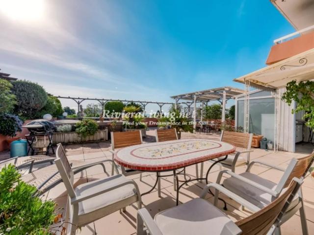 CAGNES SUR MER 4 PIECES AVEC GRANDE TERRASSE ET VUE MER