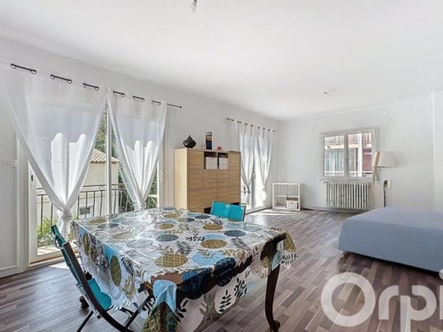 Cagnes Sur Mer, haut de maison, 3 pièces 82 m² terrasse parking