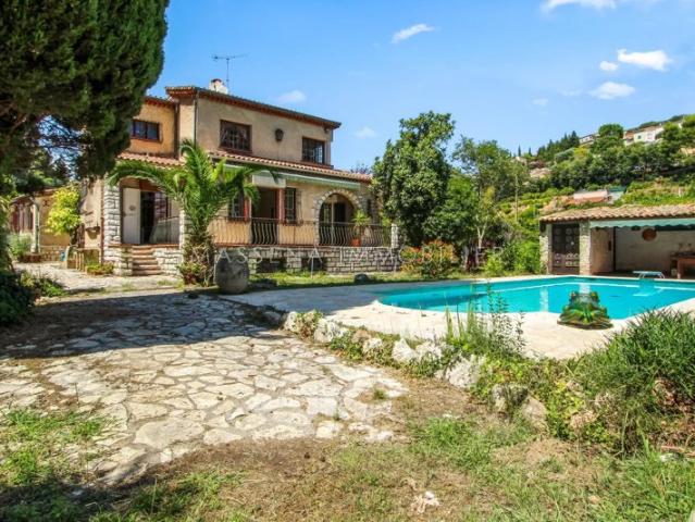 Cagnes Sur Mer Magnifique Villa à rénover