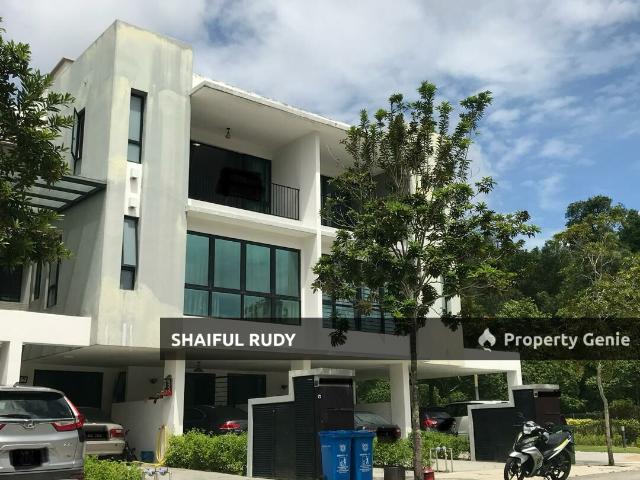 Cahaya SPK Gem: Spacious Townhouse with Premium Features!