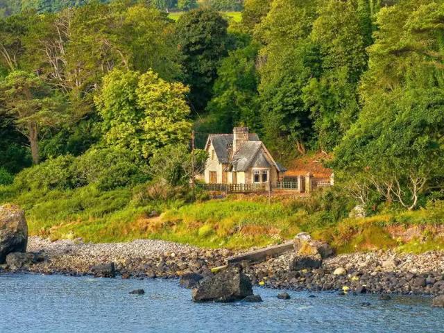 'Cairndhu Gate Lodge', 186 Coast Road