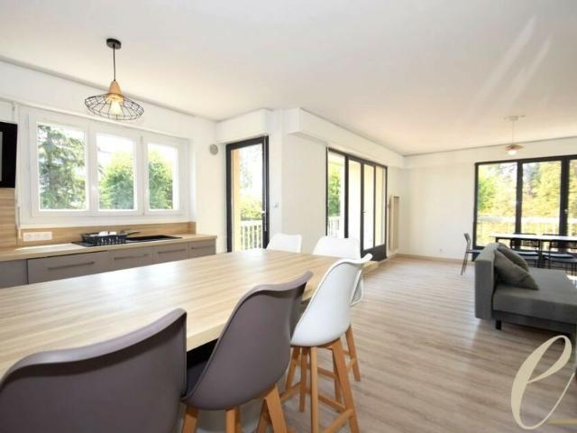 CALUIRE Av. Général de Gaulle – Magnifique dernier étage T2 meublé de 59 m² avec balcon et vue dégagée