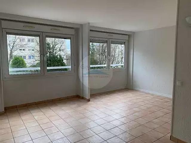 Caluire et Cuire 69300 Location appartement 2 pièces t2 au dernier étage