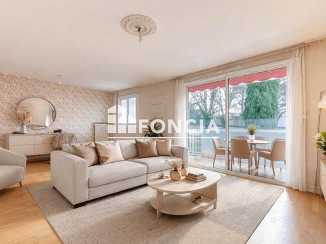 CALUIRE LE VERNAY T4 traversant avec balcon