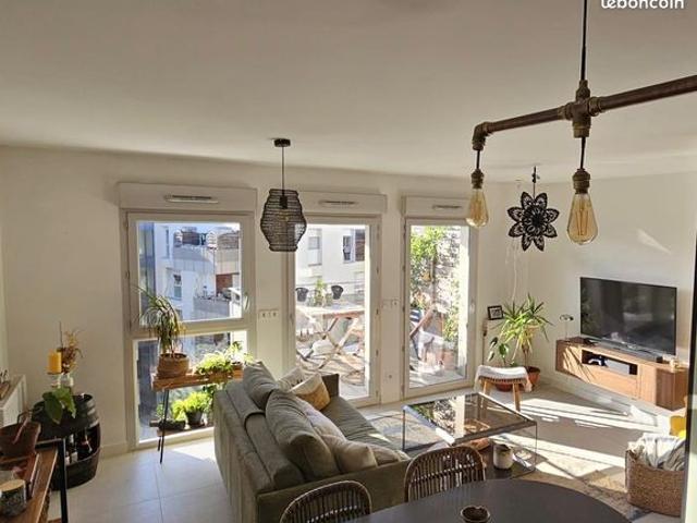Caluire prox. Cuire: GRAND t2 en excellent état balcon/ calme/ belles prestations