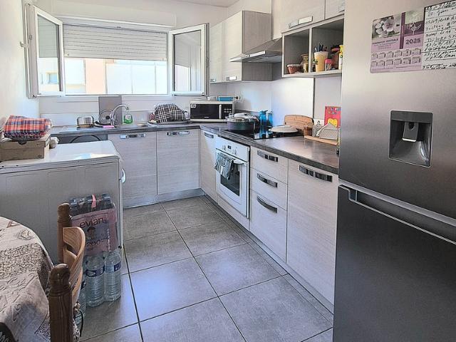 CALVI T3 MODERNE AVEC TERRASSE DE 17 M2 PROCHE DES PLAGES ET COMMERCES
