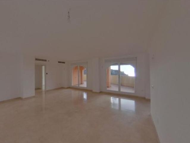 Calahonda Piso, 2 Dormitorios, Amplia Terraza, Piscina