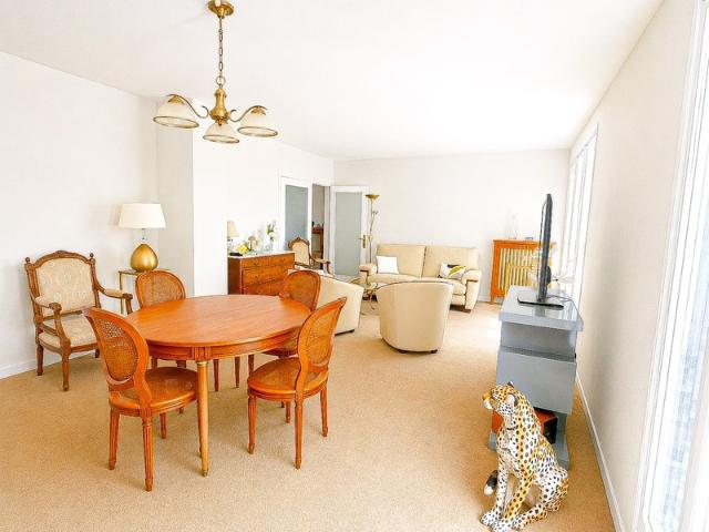 CALAIS, Dpt 62 à vendre appartement 3 pièces 75M2, deux chambres, cave, parking privatif