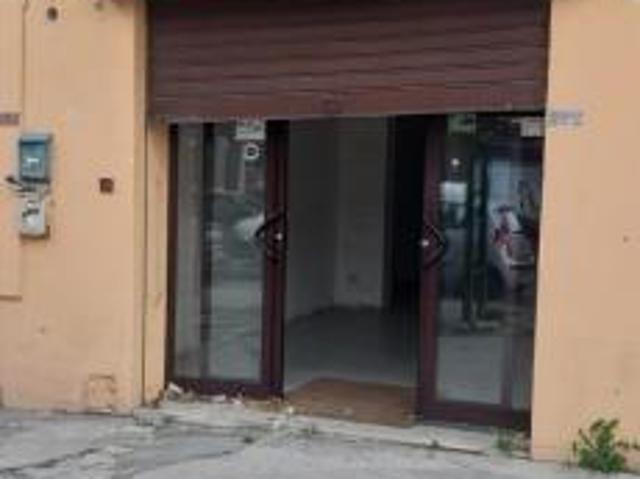 Calatafimi/Paruta proponiamo in vendita negozio 100 mq con 1 vetrina su starda