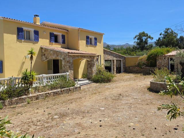 CALENZANA Maison à vendre 305 m² terrain de 5600 m² Piscine vue sur Calvi