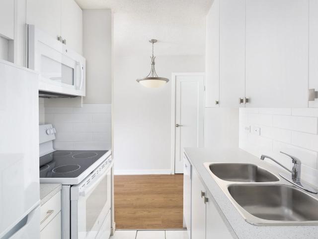Calgary Place Apartments 1 Bedroom Apartment for Rent at 609 8 St Sw, Calgary, AB T2P 2A6 Downtown Calgary
