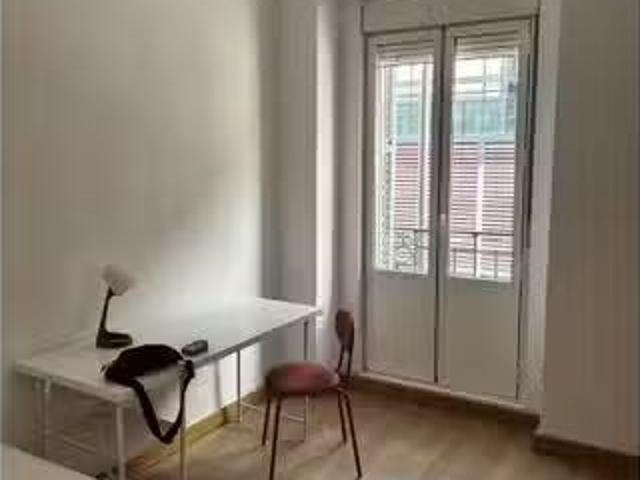 Cálida habitación en piso compartido en Atocha y Delicias, Mad.