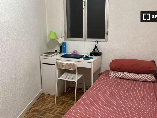 Cálida habitación en piso compartido en Atocha y Delicias, Madrid
