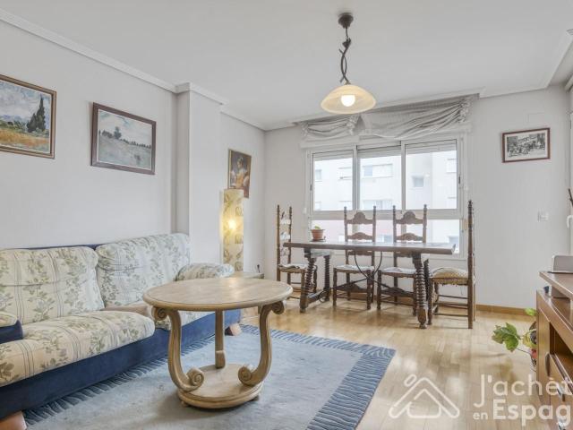 Apartamento con piscina
