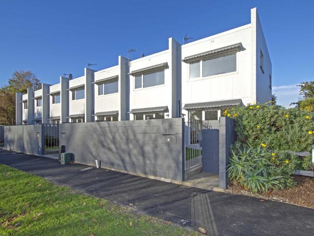 Californian look and feel 40 Collins Street, Addington