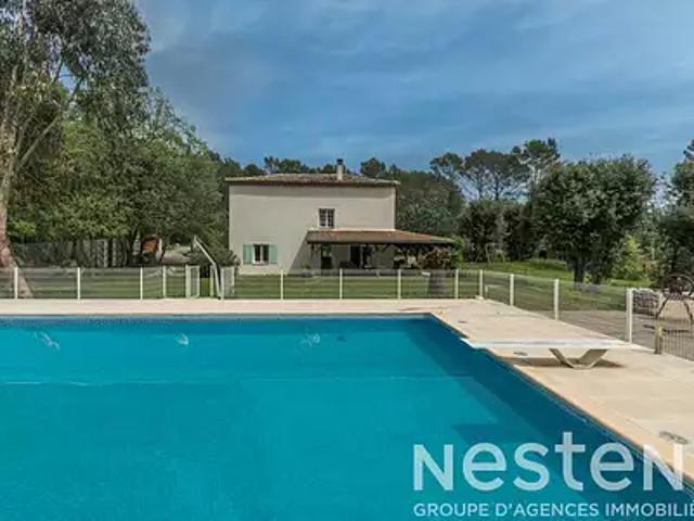 Callas 83830 Achat / Vente maison 7 pièces t7 au dernier étage piscine