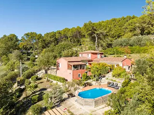 Callas 83830 Achat / Vente maison 7 pièces t7 piscine terrasse