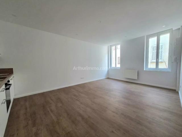 CALLAS – T3 superbes volumes au cœur d'un village provença. 79m² Callas