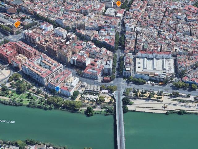 CALLE ARJONA RADIO SEVILLA. LOCAL ESQUINA JUNTO AL RÍO