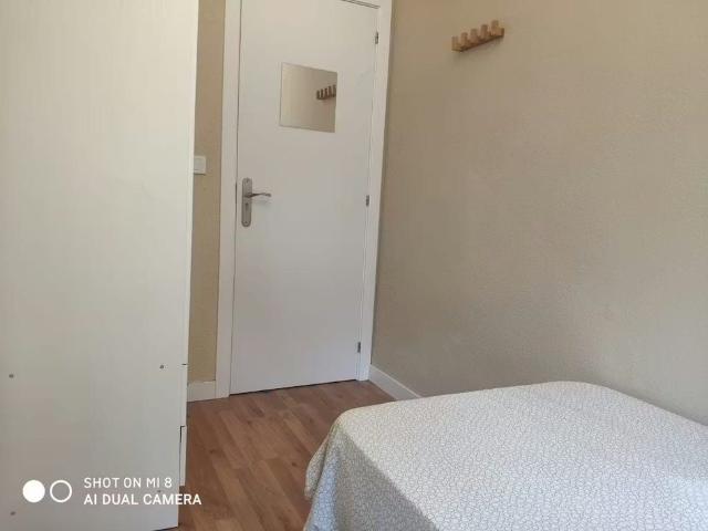 Calle Arroyo del Olivar, Madrid, Community of Madrid 28018