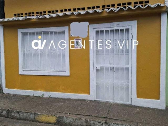 Calle Azcue, Centro