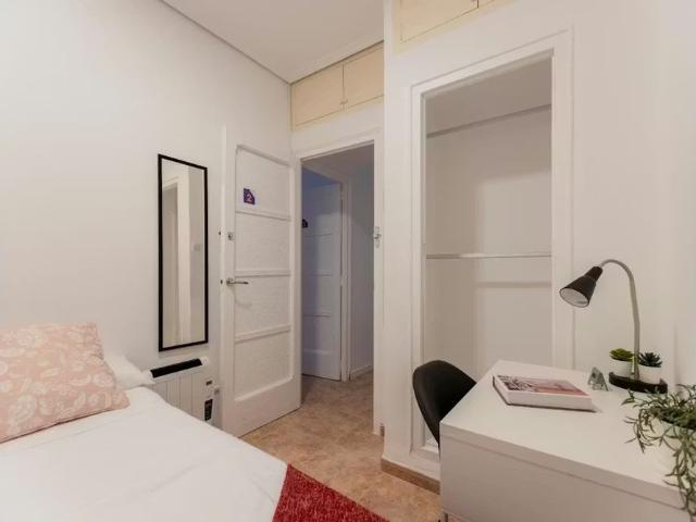 Calle Buenos Aires, Valencia, Valencian Community 46006