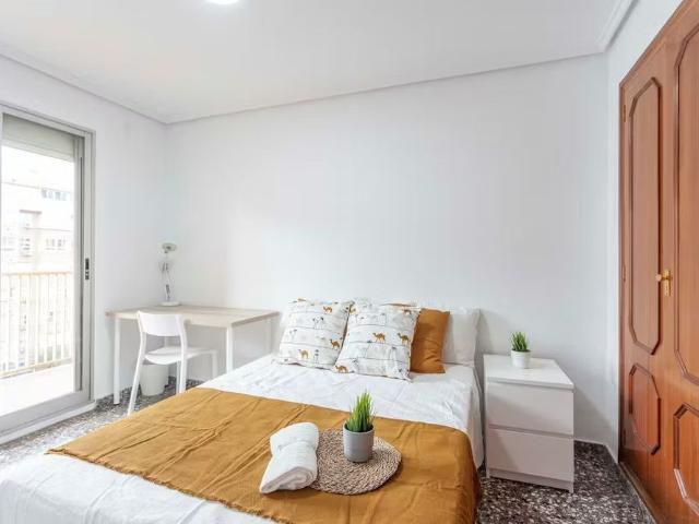 Calle Calvo Acacio, Valencia, Valencian Community 46017