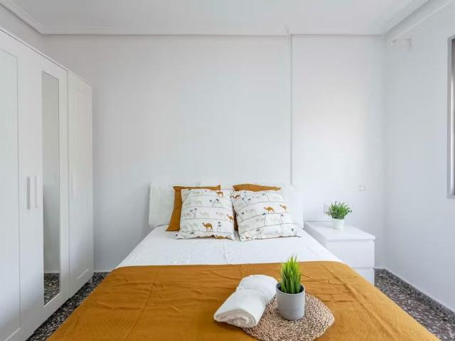Calle Calvo Acacio, Valencia, Valencian Community 46017