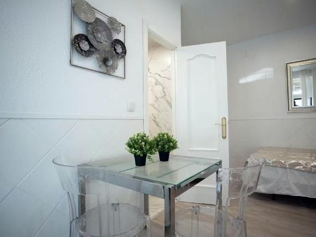 Calle de Tordegrillos, Madrid, Community of Madrid 28021