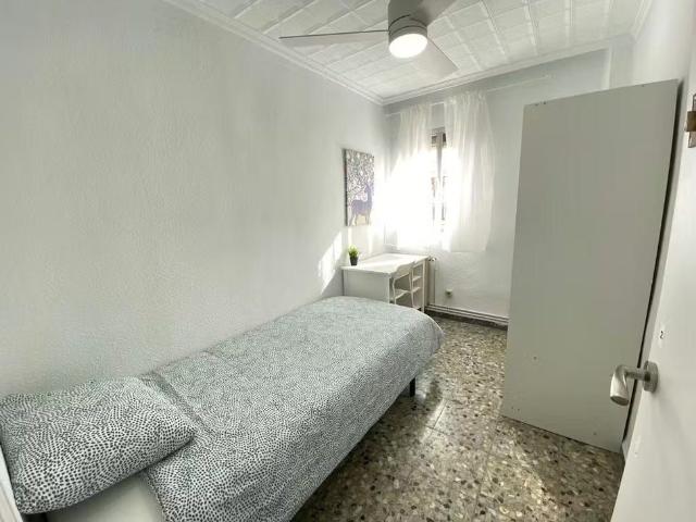 Calle de Tordegrillos, Madrid, Community of Madrid 28021