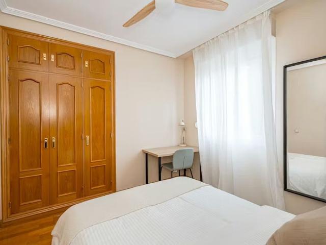 Calle de Umbría, Madrid, Community of Madrid 28043
