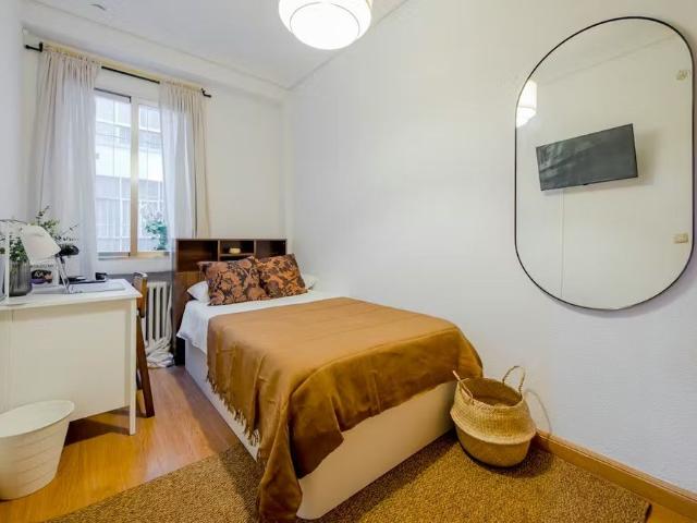 Calle de Valderribas, Madrid, Community of Madrid 28007