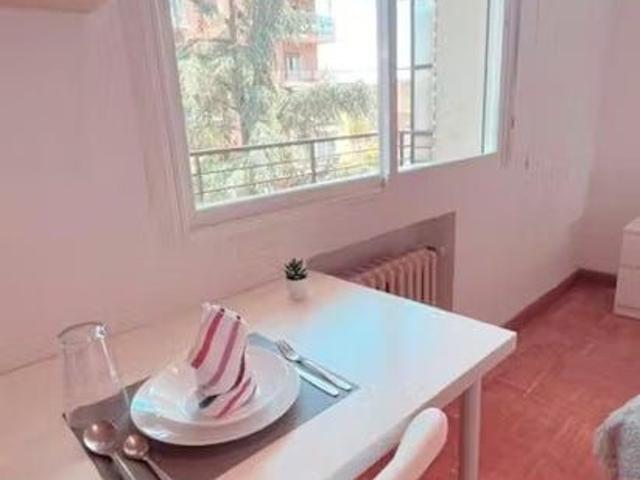 Calle de Velayos, Madrid, Community of Madrid 28035