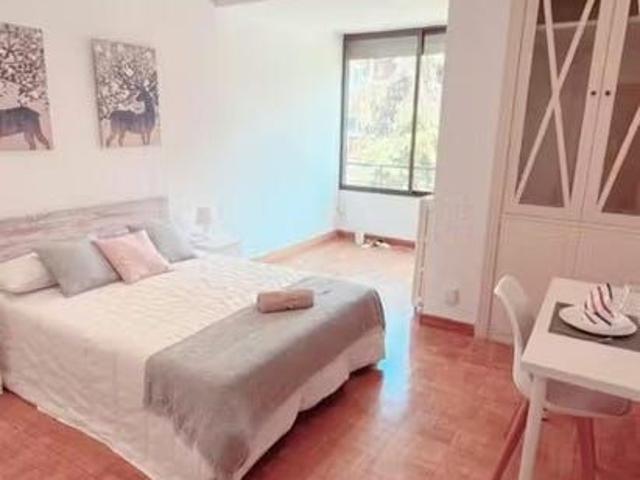 Calle de Velayos, Madrid, Community of Madrid 28035