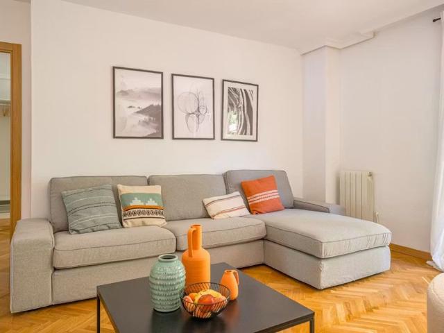 Calle de Villaamil, Madrid, Community of Madrid 28039