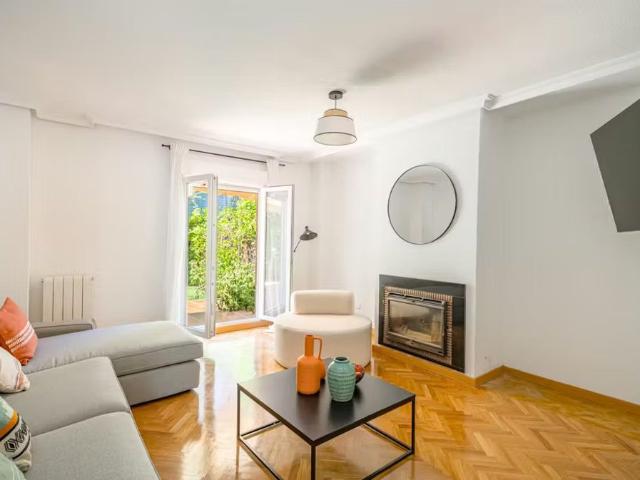 Calle de Villaamil, Madrid, Community of Madrid 28039
