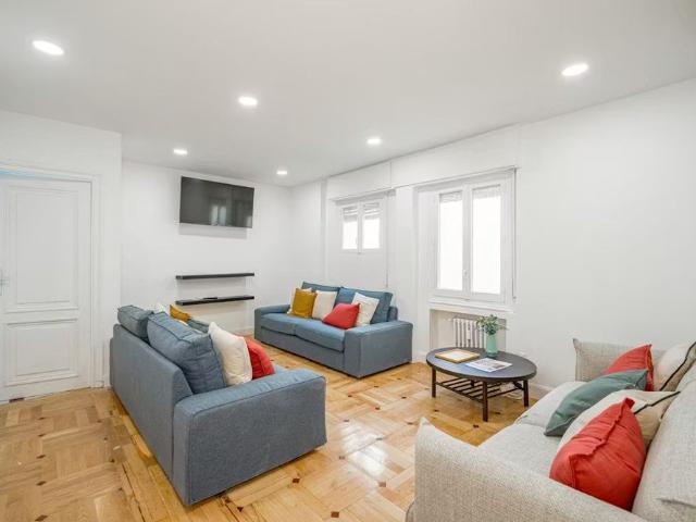 Calle de Alberto Aguilera, Madrid, Community of Madrid 28015