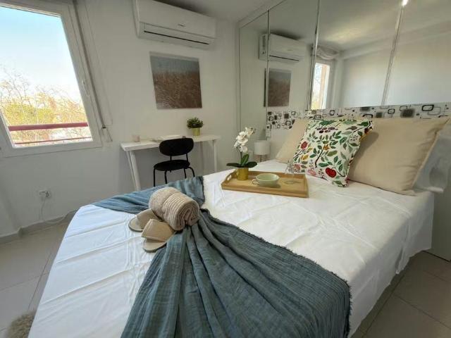 Calle de Amposta, Madrid, Community of Madrid 28037