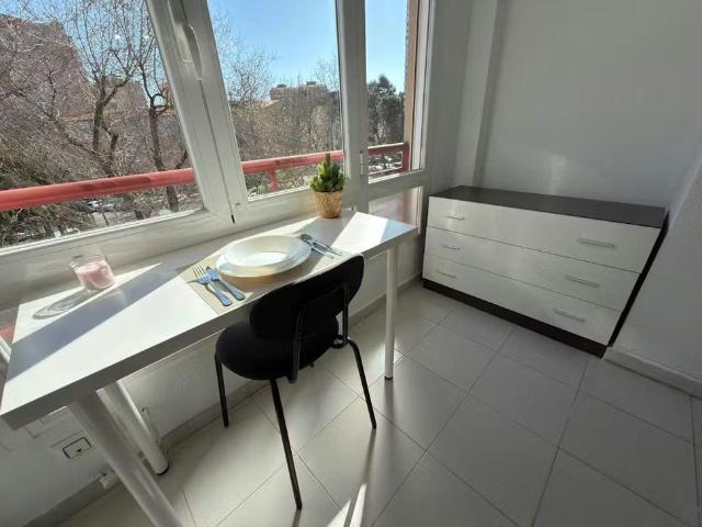 Calle de Amposta, Madrid, Community of Madrid 28037