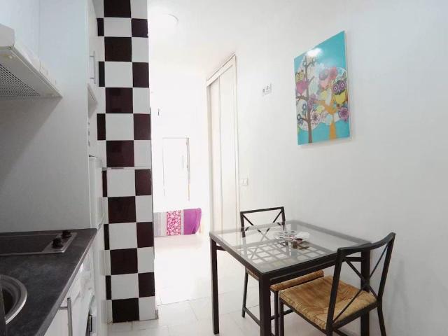 Calle de Antonio Zamora, Madrid, Community of Madrid 28011