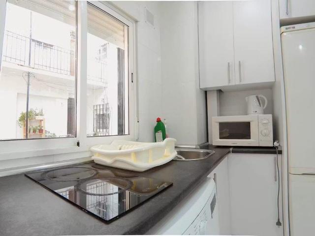 Calle de Antonio Zamora, Madrid, Community of Madrid 28011