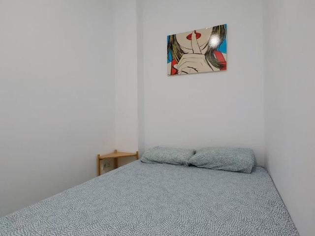 Calle de Antonio Zamora, Madrid, Community of Madrid 28011