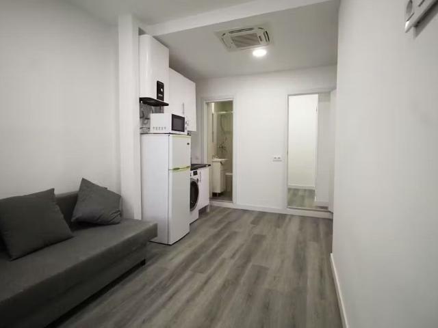 Calle de Antonio Zamora, Madrid, Community of Madrid 28011