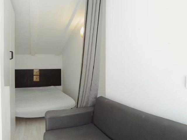 Calle de Antonio Zamora, Madrid, Community of Madrid 28011