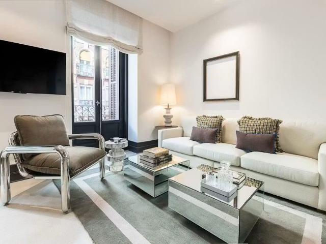 Calle de Apodaca, Madrid, Community of Madrid 28004
