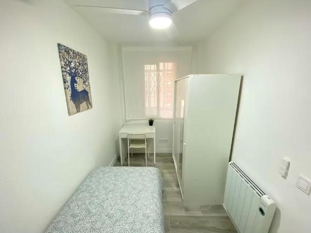 Calle de Arechavaleta, Madrid, Community of Madrid 28041